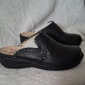 Women's Black Leather Mules